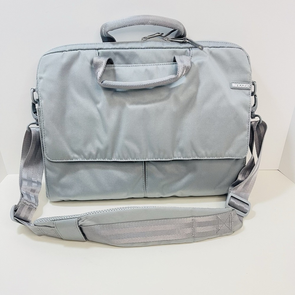 Incase Laptop Tablet Silver Gray‎ Electronic Device Messenger Crossbody Bag